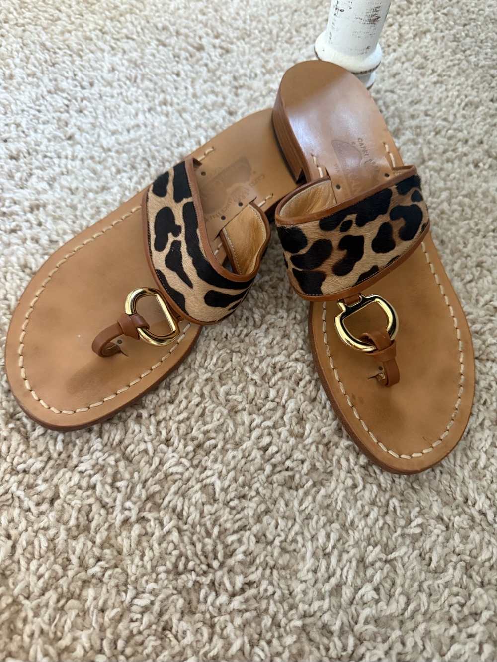 Vero Cuoio Leopard Print Toe-Loop Sandals with Gold Buckle - Picture 6 of 9
